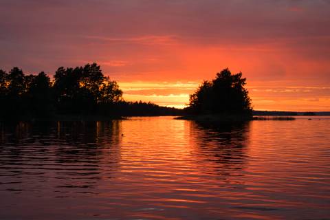 Sonnenuntergang am See im Asnen Nationalpark